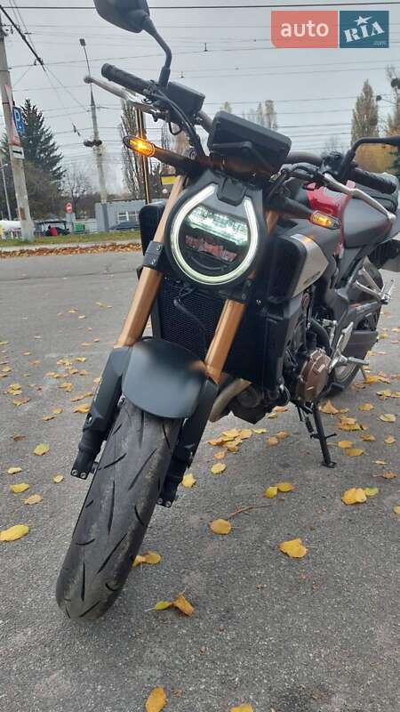 Мотоцикл Без обтікачів (Naked bike) Honda CB 650R 2025 в Вінниці фото 15 Мотоцикл Без обтікачів (Naked bike) Honda CB 650R 2025 в Вінниці