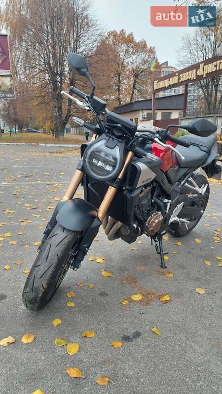 Мотоцикл Без обтікачів (Naked bike) Honda CB 650R 2025 в Вінниці фото 25 Мотоцикл Без обтікачів (Naked bike) Honda CB 650R 2025 в Вінниці