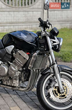 Мотоцикл Без обтекателей (Naked bike) Honda CB 900F Hornet 2002 в 
