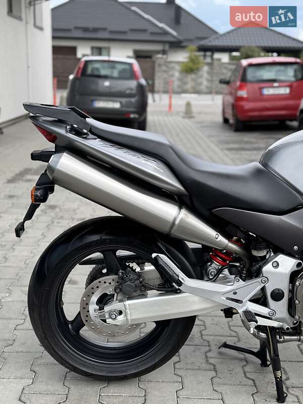 Мотоцикл Без обтекателей (Naked bike) Honda CB 900F Hornet 2002 в Ровно фото 29 Мотоцикл Без обтекателей (Naked bike) Honda CB 900F Hornet 2002 в Ровно