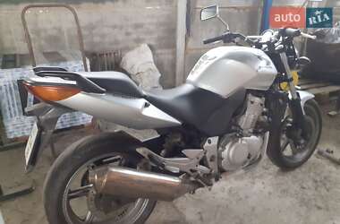 Мотоцикл Без обтекателей (Naked bike) Honda CBF 500 2004 в 