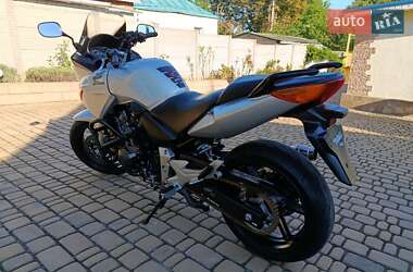 Мотоцикл Спорт-туризм Honda CBF 600 2004 в 