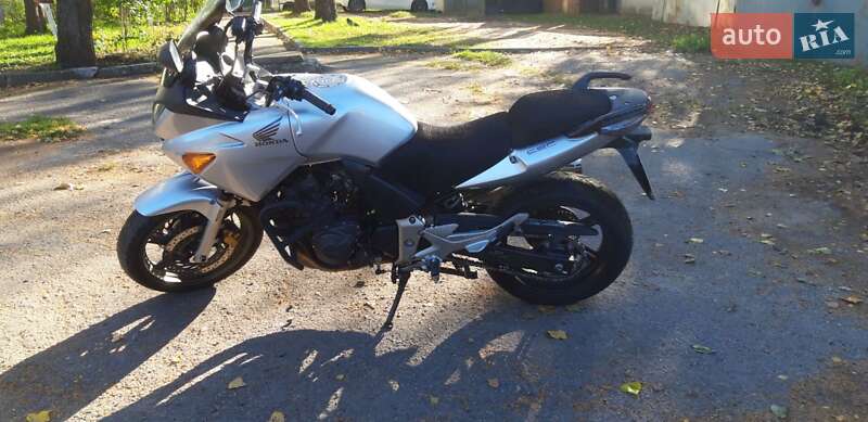 Мотоцикл Спорт-туризм Honda CBF 600N 2005 в 