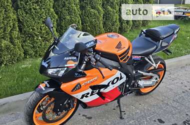 Спортбайк Honda CBR 1000RR 2005 в Млинове