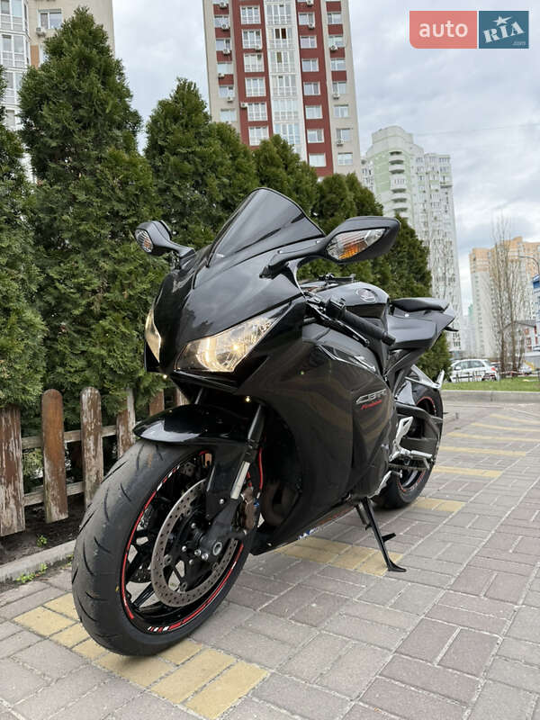 Спортбайк Honda CBR 1000RR 2013 в Киеве