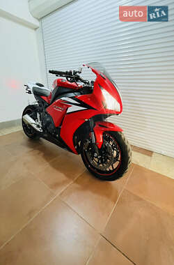 Спортбайк Honda CBR 1000RR 2012 в 