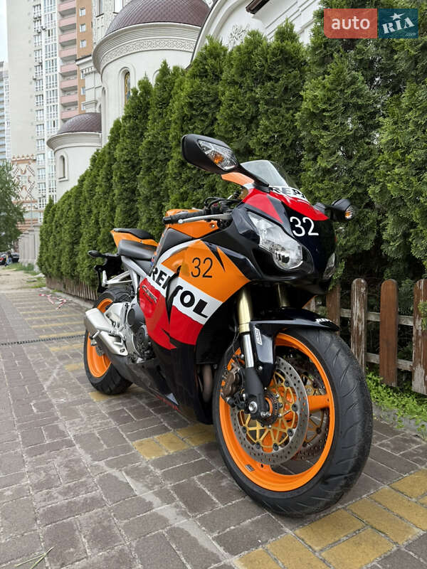 Спортбайк Honda CBR 1000RR 2009 в Киеве фото 4 Спортбайк Honda CBR 1000RR 2009 в Киеве
