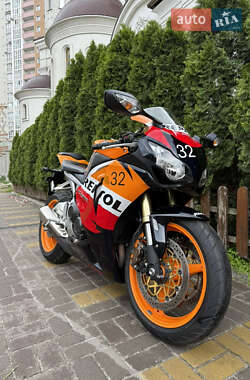 Спортбайк Honda CBR 1000RR 2009 в 