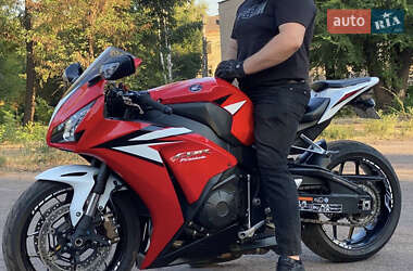 Спортбайк Honda CBR 1000RR 2013 в 