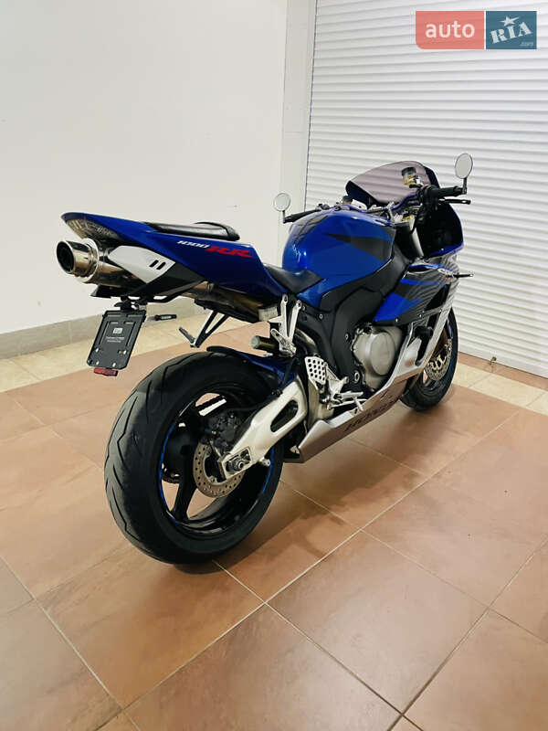 Спортбайк Honda CBR 1000RR 2007 в Киеве