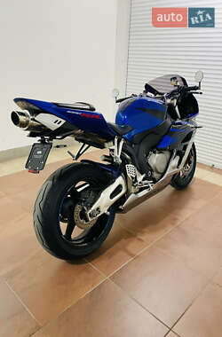 Спортбайк Honda CBR 1000RR 2007 в 