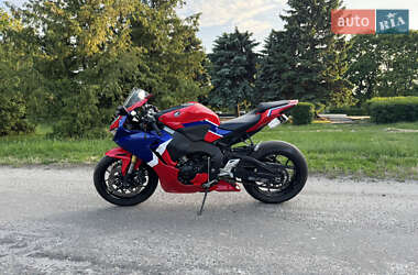 Спортбайк Honda CBR 1000RR 2023 в 