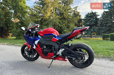 Спортбайк Honda CBR 1000RR 2023 в 