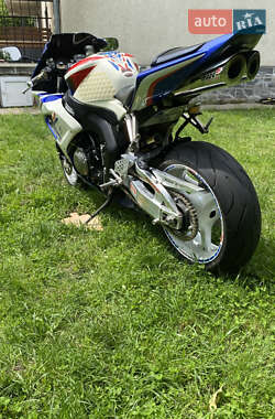 Спортбайк Honda CBR 1000RR 2006 в 
