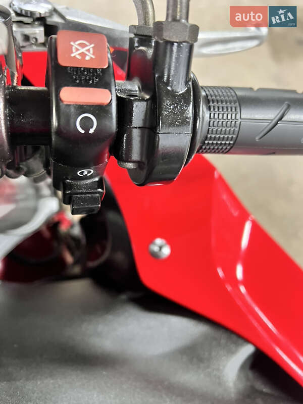 Спортбайк Honda CBR 1000RR 2004 в Житомире