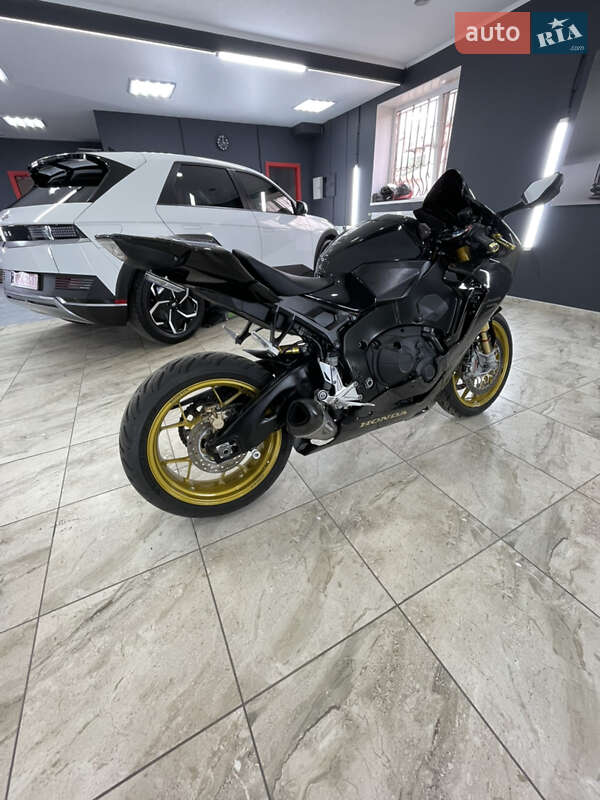 Спортбайк Honda CBR 1000RR 2017 в Кривом Роге