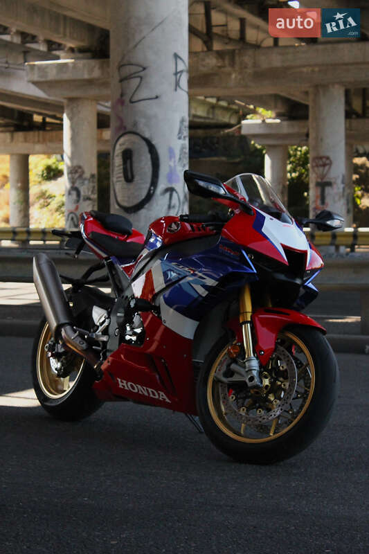 Спортбайк Honda CBR 1000RR 2022 в Одессе фото 2 Спортбайк Honda CBR 1000RR 2022 в Одессе