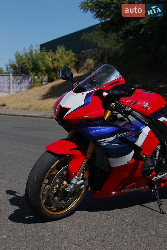 Спортбайк Honda CBR 1000RR 2022 в Одессе фото 11 Спортбайк Honda CBR 1000RR 2022 в Одессе