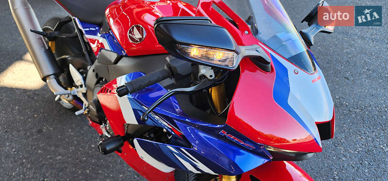 Спортбайк Honda CBR 1000RR 2022 в Одессе фото 20 Спортбайк Honda CBR 1000RR 2022 в Одессе