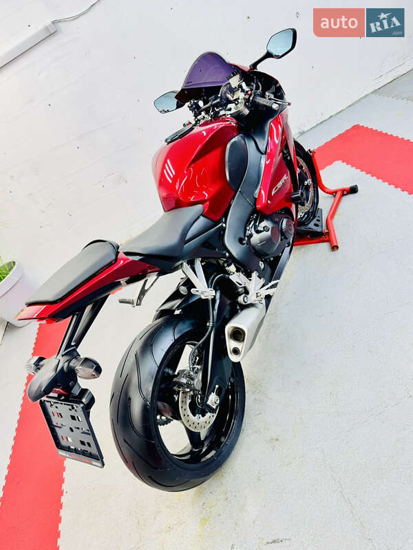 Спортбайк Honda CBR 1000RR 2009 в Одесі фото 7 Спортбайк Honda CBR 1000RR 2009 в Одесі