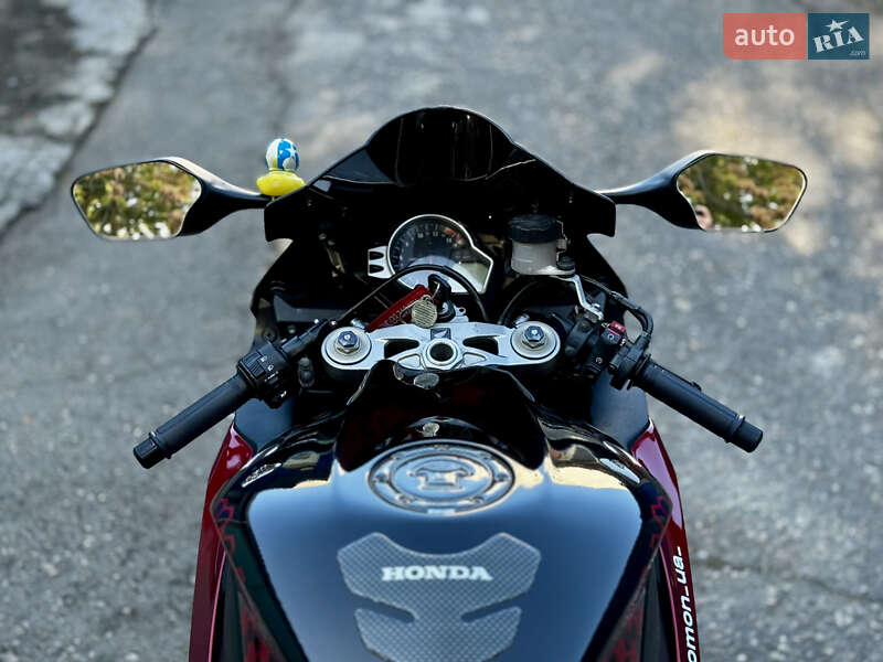 Спортбайк Honda CBR 1000RR 2010 в Одесі фото 18 Спортбайк Honda CBR 1000RR 2010 в Одесі
