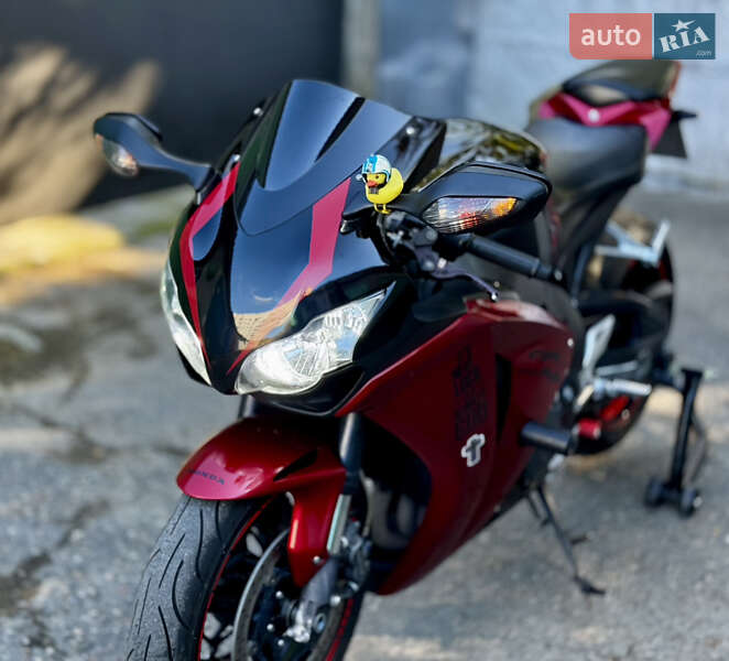 Спортбайк Honda CBR 1000RR 2010 в Одесі фото 13 Спортбайк Honda CBR 1000RR 2010 в Одесі
