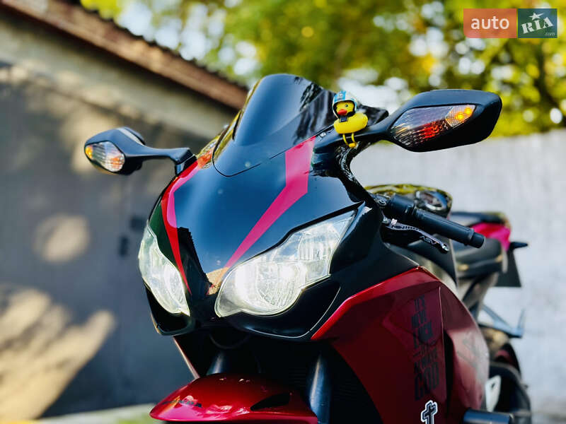 Спортбайк Honda CBR 1000RR 2010 в Одесі фото 14 Спортбайк Honda CBR 1000RR 2010 в Одесі