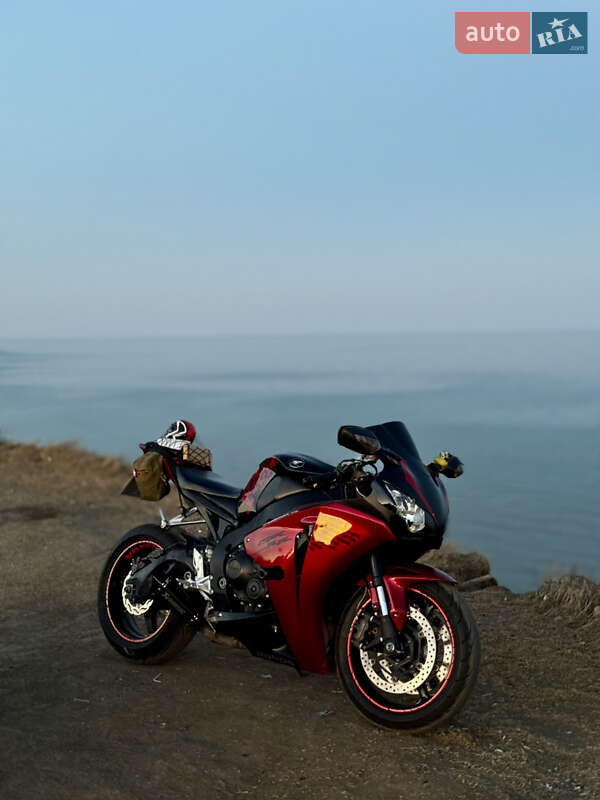 Спортбайк Honda CBR 1000RR 2010 в Одесі фото 29 Спортбайк Honda CBR 1000RR 2010 в Одесі