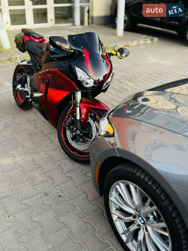 Спортбайк Honda CBR 1000RR 2010 в Одесі фото 31 Спортбайк Honda CBR 1000RR 2010 в Одесі