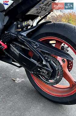 Спортбайк Honda CBR 1000RR 2007 в  фото 8 Спортбайк Honda CBR 1000RR 2007 в