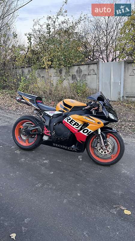 Спортбайк Honda CBR 1000RR 2007 в Гореничах