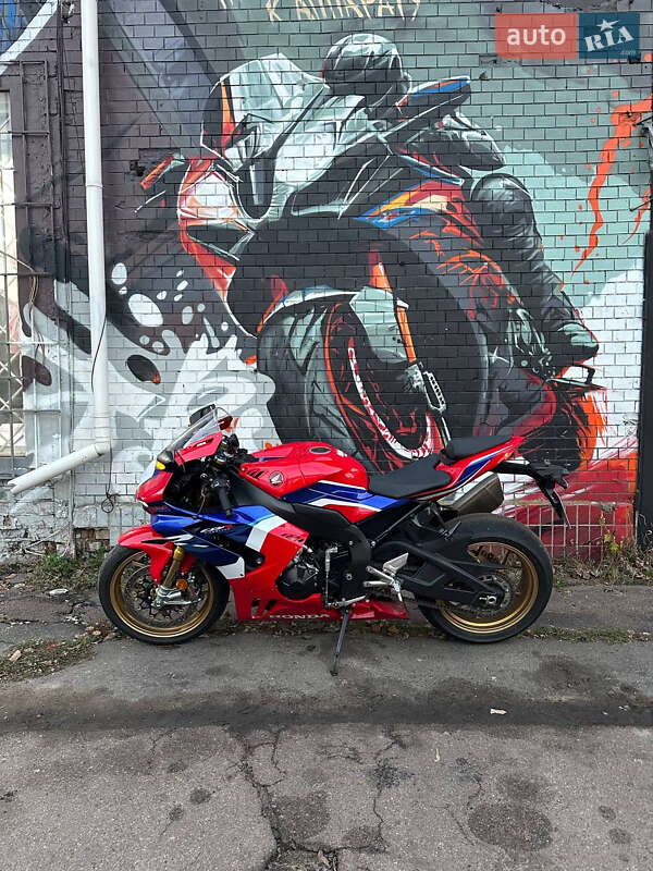 Спортбайк Honda CBR 1000RR 2023 в Киеве