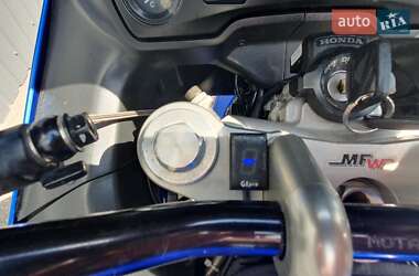 Мотоцикл Спорт-туризм Honda CBR 1100XX Blackbird 1999 в 