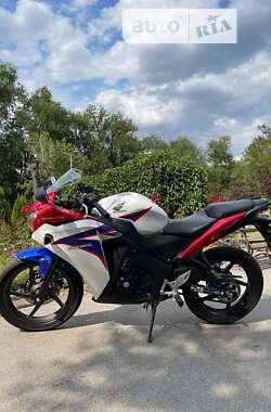 honda cbr-125r 2012 в Дніпро (Дніпропетровськ) від професійного продавця Владислав Юрійович Шевченко