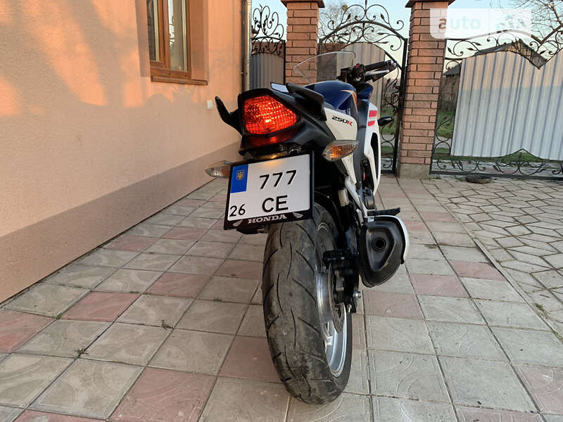 Спортбайк Honda CBR 250R 2011 в Черновцах