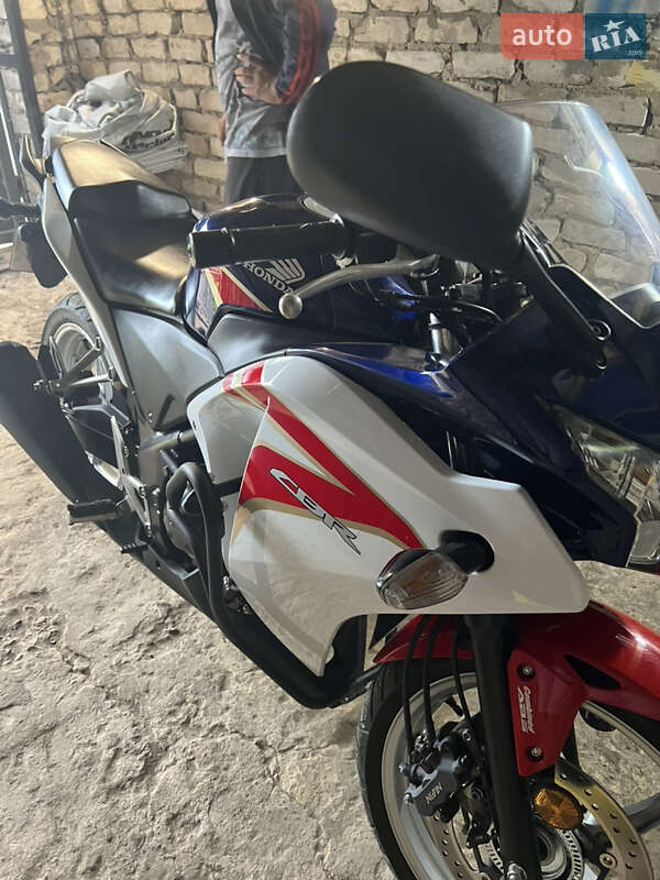 Мотоцикл Многоцелевой (All-round) Honda CBR 250R 2012 в Полтаве