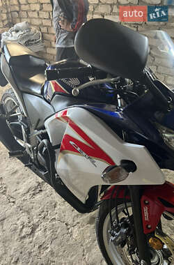 Мотоцикл Многоцелевой (All-round) Honda CBR 250R 2012 в 