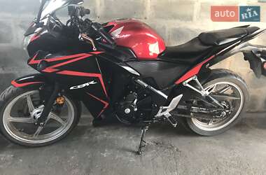 Мотоцикл Спорт-туризм Honda CBR 250R 2011 в 