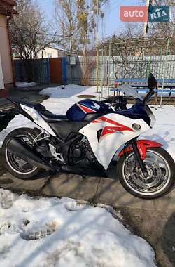 Спортбайк Honda CBR 250R 2012 в Буче