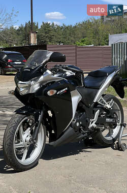 Мотоцикл Спорт-туризм Honda CBR 250R 2011 в 