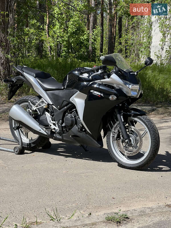 Мотоцикл Спорт-туризм Honda CBR 250R 2011 в 