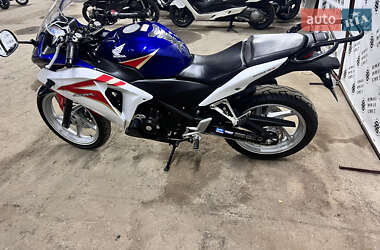 Мотоцикл Спорт-туризм Honda CBR 250R 2012 в 