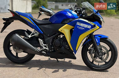 Мотоцикл Без обтекателей (Naked bike) Honda CBR 250R 2013 в 