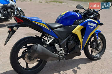 Мотоцикл Без обтекателей (Naked bike) Honda CBR 250R 2013 в 