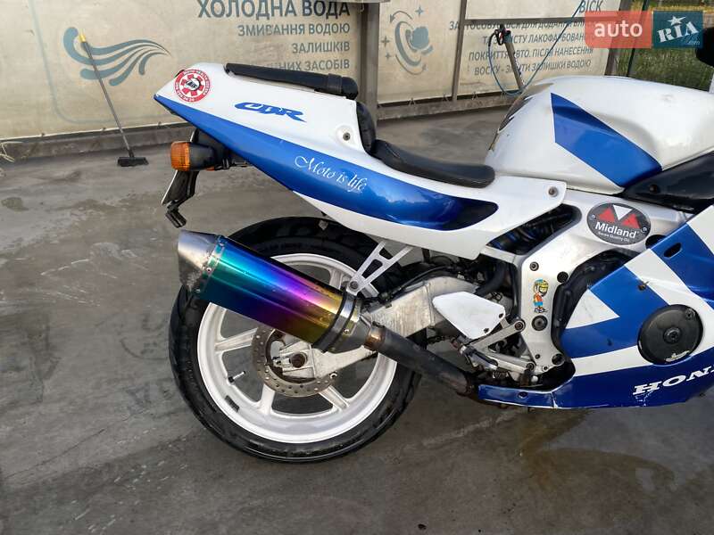 Honda CBR 250R 2011