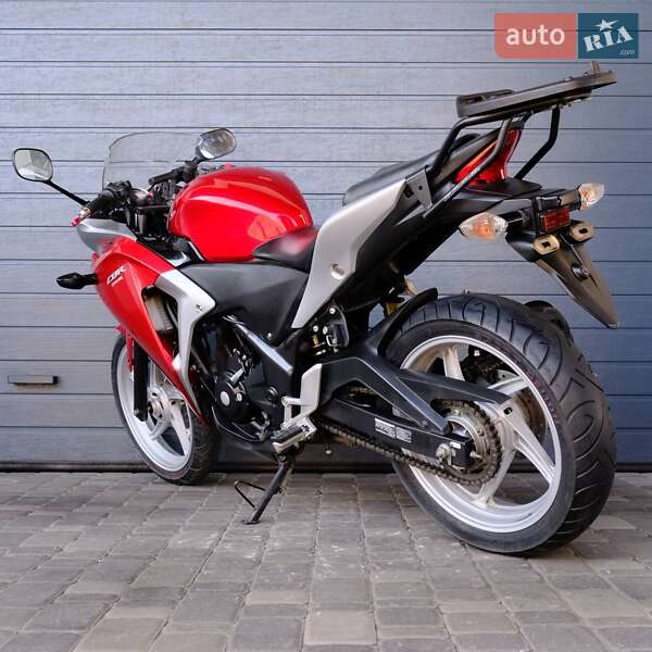 Мотоцикл Без обтекателей (Naked bike) Honda CBR 250R 2011 в Белой Церкви