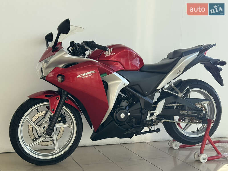 Спортбайк Honda CBR 250R 2015 в Киеве
