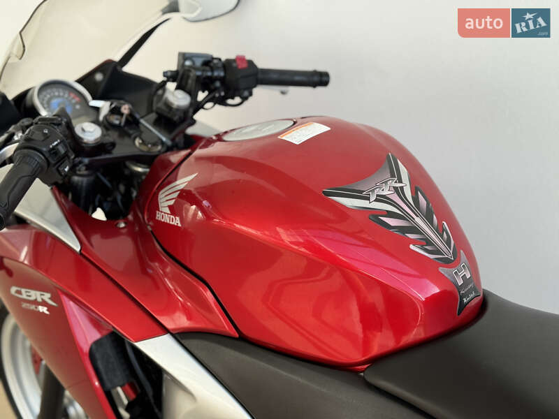 Спортбайк Honda CBR 250R 2015 в Киеве