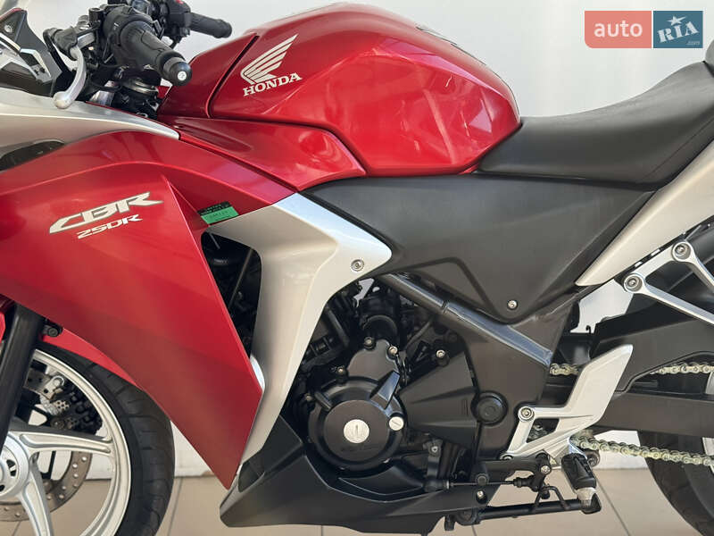 Спортбайк Honda CBR 250R 2015 в Киеве
