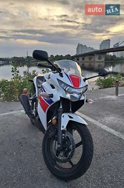 Мотоцикл Кросс Honda CBR 250R 2013 в 